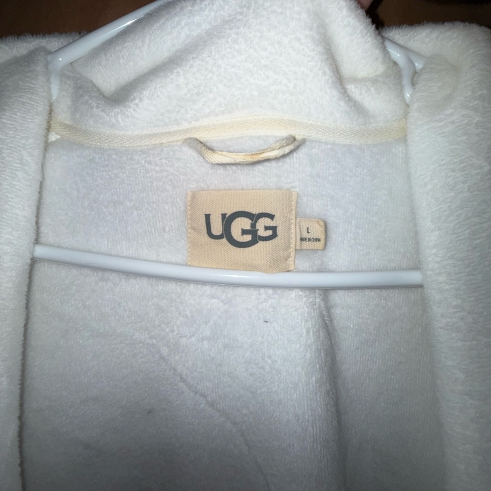 UGG Off-White Robe - Picture 2 of 6